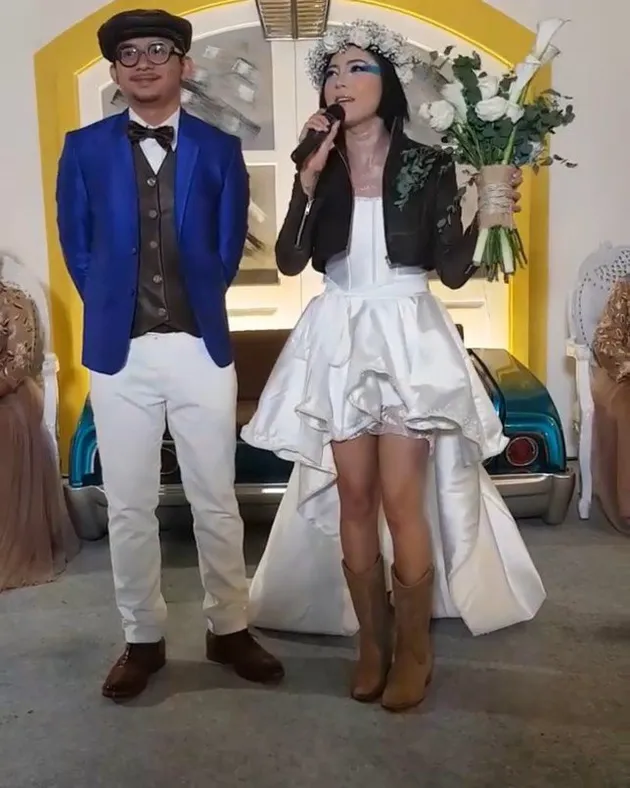 pernikahan Poppy Sovia