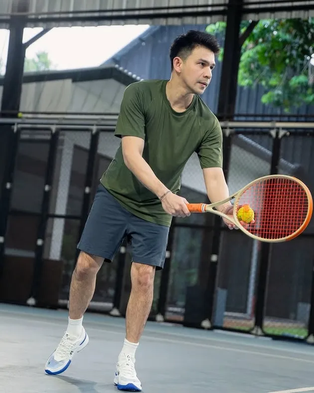 Jonathan Frizzy rajin olahraga.