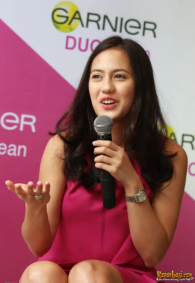 DEMI JERAWAT, PEVITA PEARCE RELA CUCI MUKA DI ATAS GUNUNG ...
