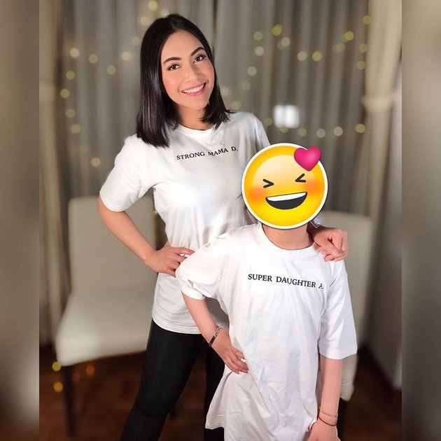 For Privacy, Here are 10 Photos of Indonesian Celebrities Who Still Keep Their Children's Faces a Secret Until Now
