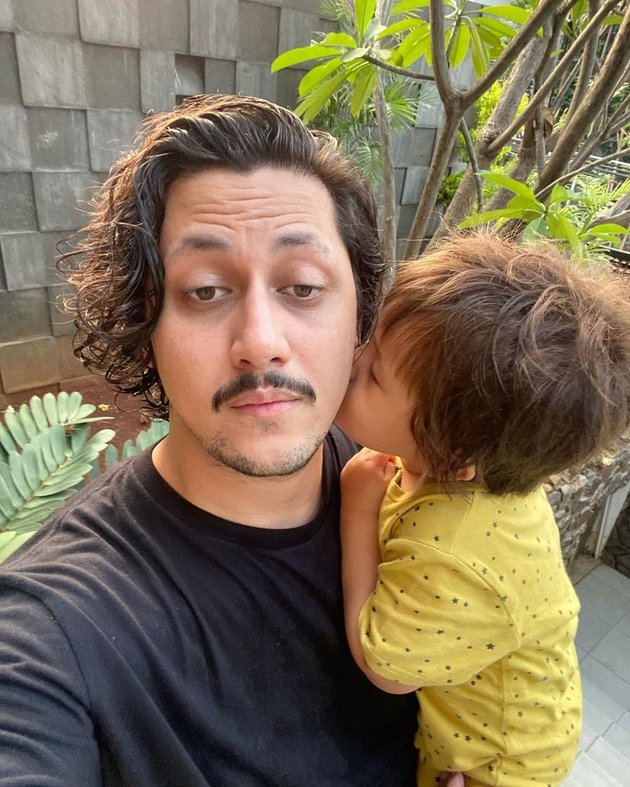 For Privacy, Here are 10 Photos of Indonesian Celebrities Who Still Keep Their Children's Faces a Secret Until Now