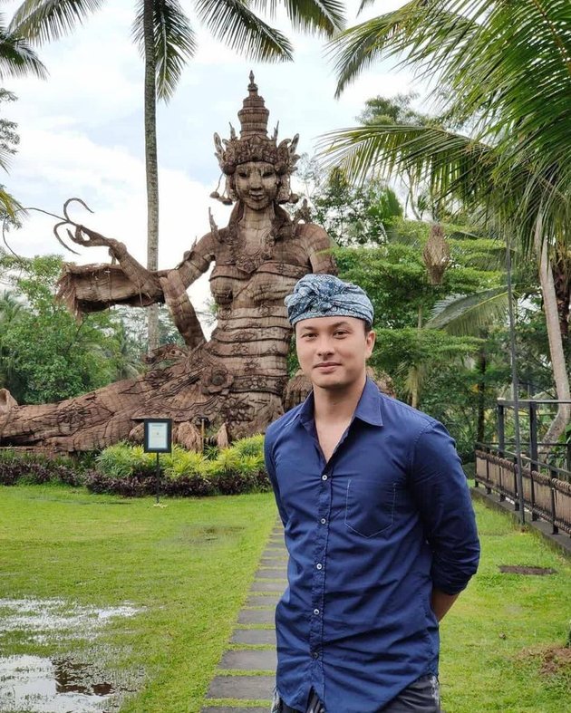 8 Handsome Indonesian Artists Who Make Women Melt, Turns Out Some of Them Own a Hotel