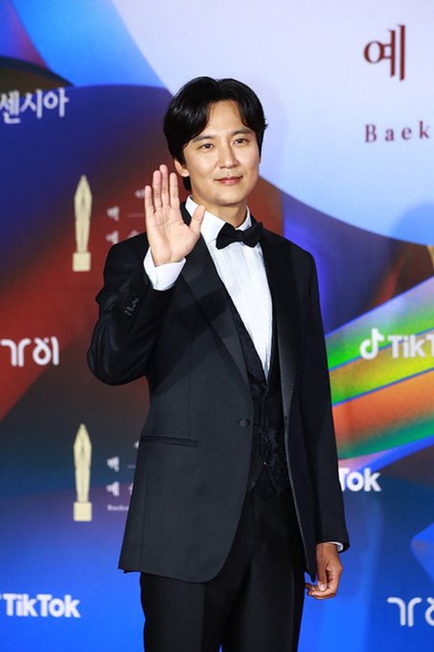 Handsome Actors on the Red Carpet of Baeksang Arts Awards 2022 for Eye Refreshment, Some Show Off Long Hair