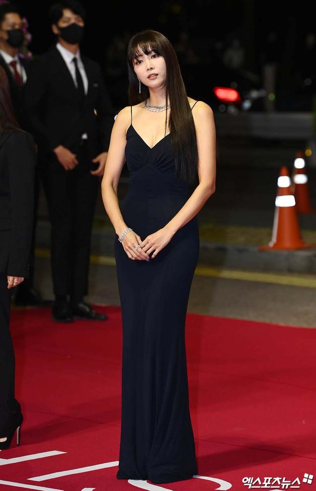 Lineup of Top Korean Actresses on the Red Carpet of the '26th Busan International Film Festival', Some Show Off Tattooed Backs and Wear High-Slit Dresses