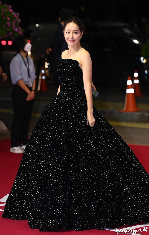 Lineup of Top Korean Actresses on the Red Carpet of the '26th Busan International Film Festival', Some Show Off Tattooed Backs and Wear High-Slit Dresses