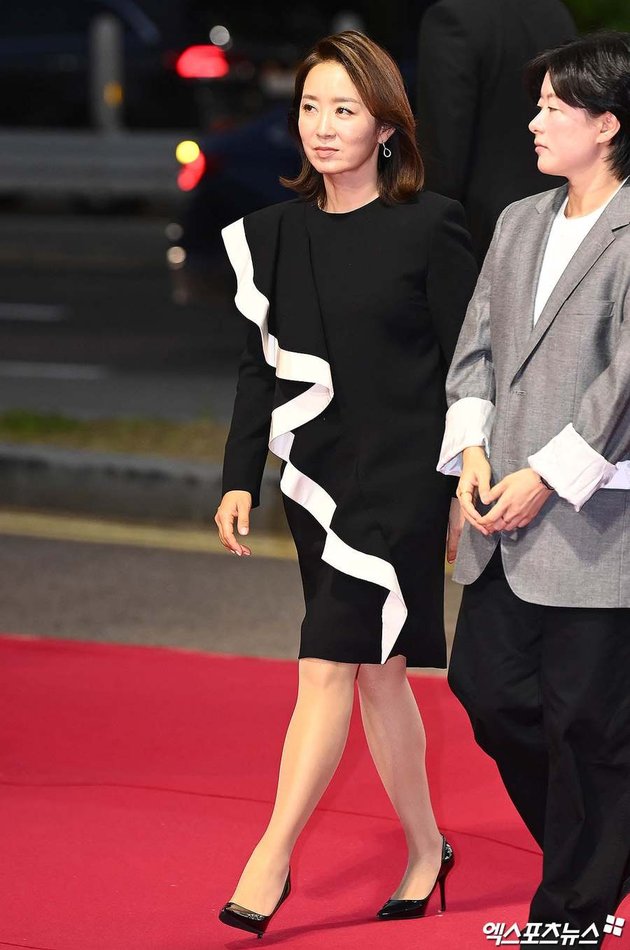 Lineup of Top Korean Actresses on the Red Carpet of the '26th Busan International Film Festival', Some Show Off Tattooed Backs and Wear High-Slit Dresses