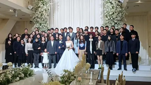 Foto bersama pengantin