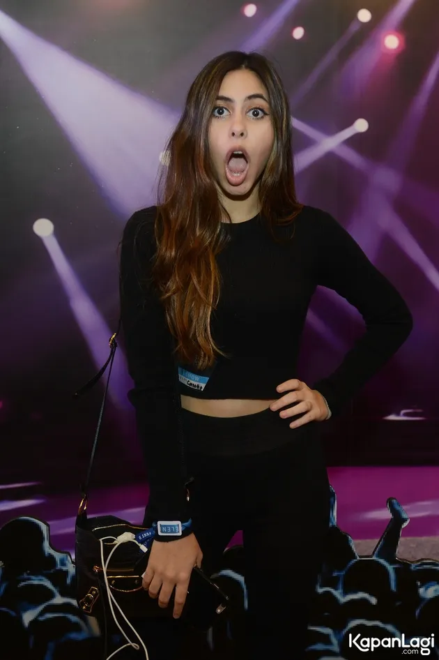 selena gomez, mona ratuliu, 
