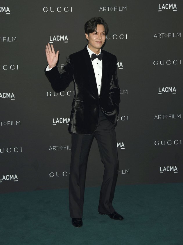 Kehadiran Lee Min Ho di acara LACMA Art + Film Gala 2021 membuat kaget fans drama Korea. Soalnya banyak yang nggak tahu Lee Min Ho ada di Amerika Serikat.