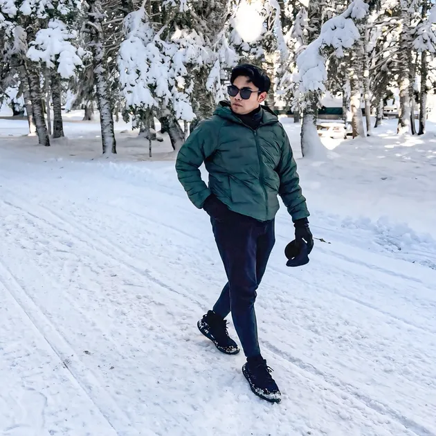 Insanul Fahmi berlibur di negara bersalju