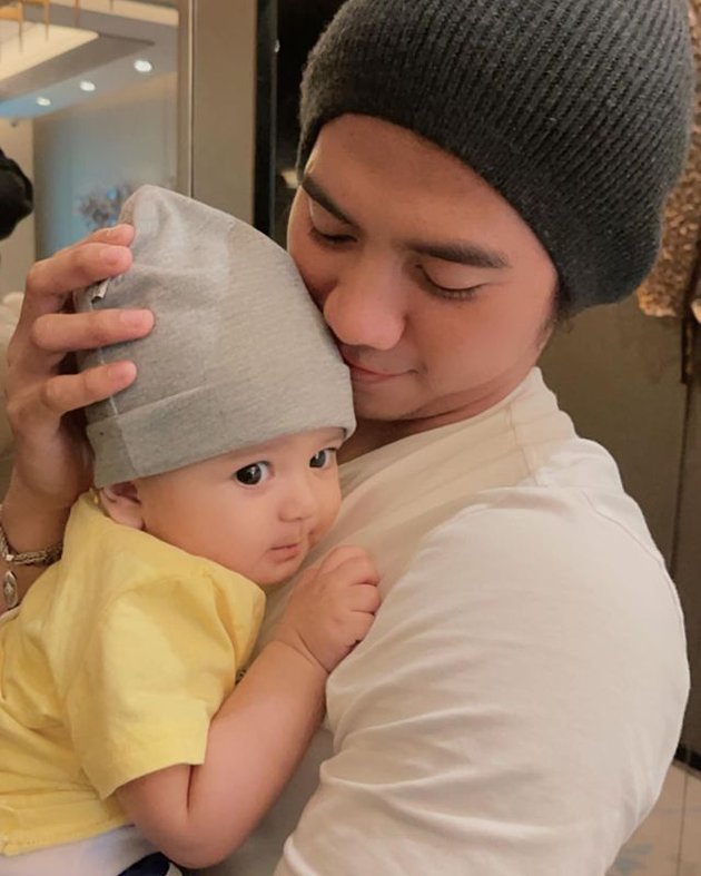 A Series of Photos of Baby Syaki, the Child of Rizki DA and Nadya Mustika Who Are Officially Divorced, Growing Cuter and More Adorable!