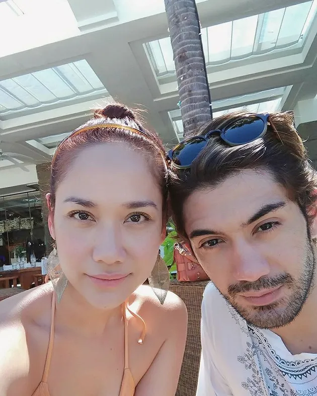 DERETAN FOTO CANTIK BCL DI BALI, BERMANDIKAN MATAHARI 