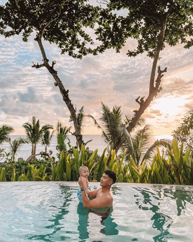 A Series of Photos of Indra Priawan, Nikita Willy's Husband, Taking Care of Baby Issa and Radiating Hot Daddy Vibes
