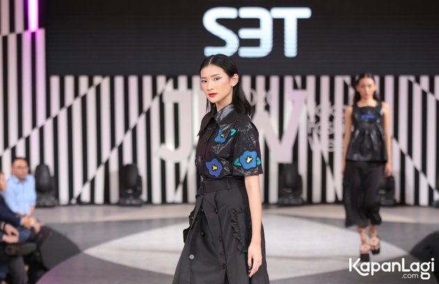 Row of Photos Jakarta Fashion Week 2020, Thousands of Epic Collections Color the Catwalk
