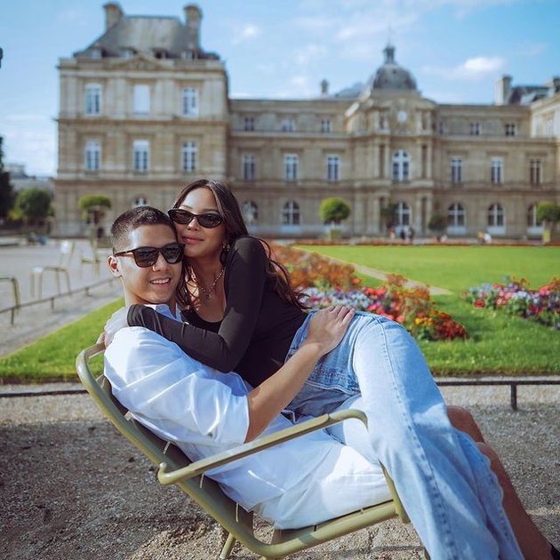 A Series of Romantic Vacation Photos of Al Ghazali and Alyssa Daguise Traveling Around Europe, Sticking Close Like Stamps!