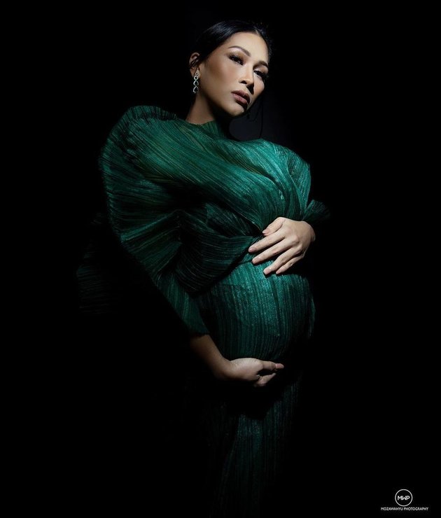 A Series of Photos of Tata Janeeta's Maternity Shoot Showing Her Growing Baby Bump, Looking Graceful Like a Queen