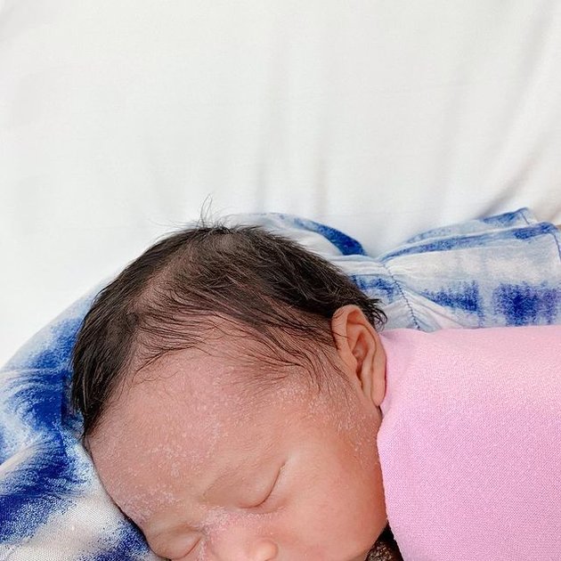 Series of Baby Kaluna's Photoshoot, Nina Zatulini's Third Child, Looks Super Cute Wearing Minang Traditional Clothes