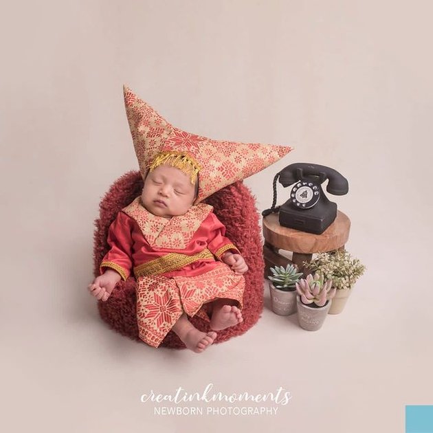 Series of Baby Kaluna's Photoshoot, Nina Zatulini's Third Child, Looks Super Cute Wearing Minang Traditional Clothes