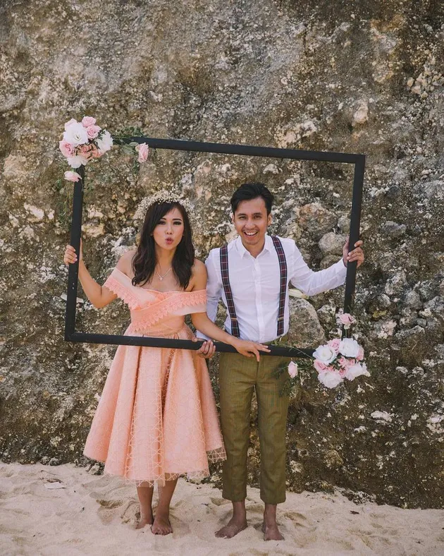 DERETAN FOTO PRE WEDDING CHERLY JUNO & ARTHUR, ROMANTIS DI 