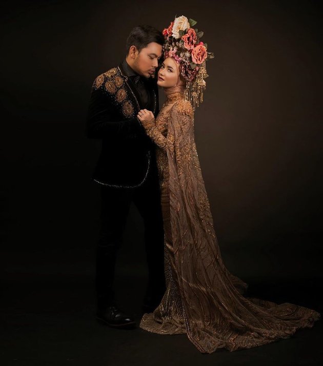 Series of Prewedding Photos of Fikoh and Fomal, Romantic and Elegant Like a Queen and King