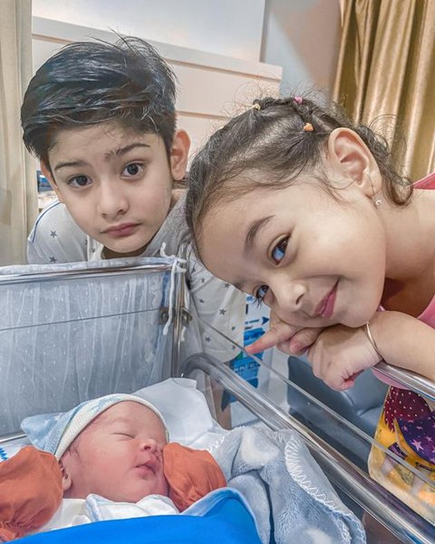Series of Photos of Queen Eijaz, Fairuz A Rafiq's Second Child, Growing Up, Getting Cuter and Prettier with Curly Hair