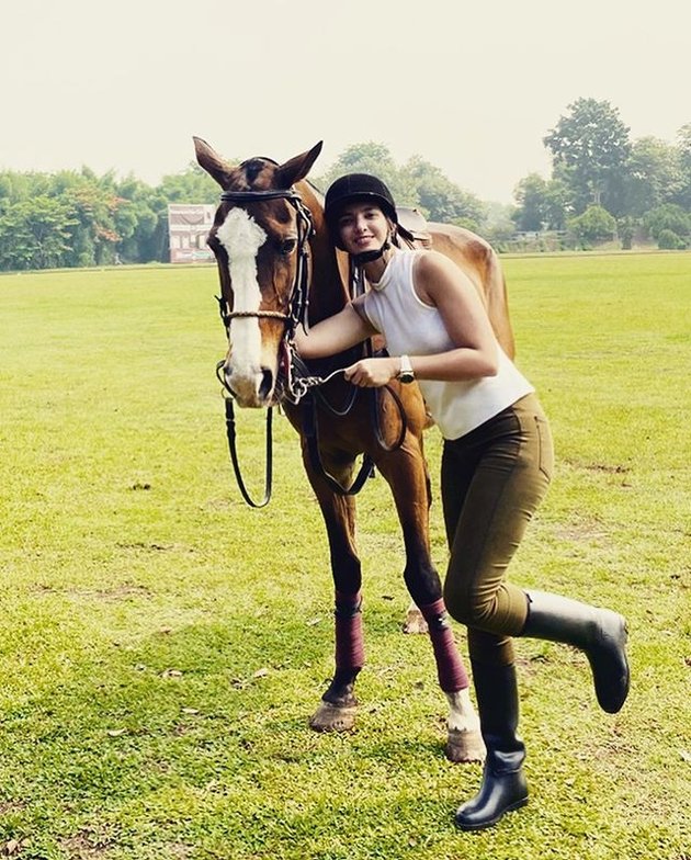 List of Expensive Hobbies of Nia Ramadhani, Spending Free Time Horse Riding to Playing Golf