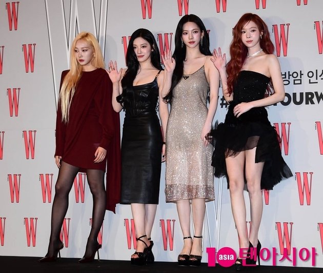 Lineup of K-Pop Idols on the 'Love Your W' Red Carpet, Including Jennie ...