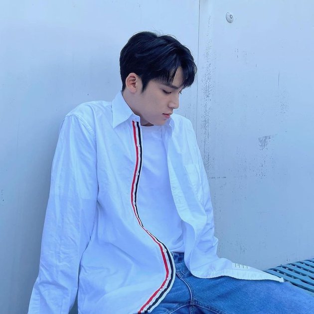Idol dengan akun Instagram @min9yu_k ini saat ini telah memiliki hampir 5 juta pengikut. Anggota 97 line ini juga menjadi salah satu idol yang boyfriendable banget! Ia seringkali membagikan foto dirinya di belakang panggung. Mingyu SEVENTEEN seringkali dikira bukan Idol K-Pop lantaran ia memiliki vibe lokal yang sering bikin halu para fans.  
