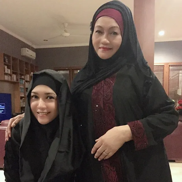 artis indonesia berhijab