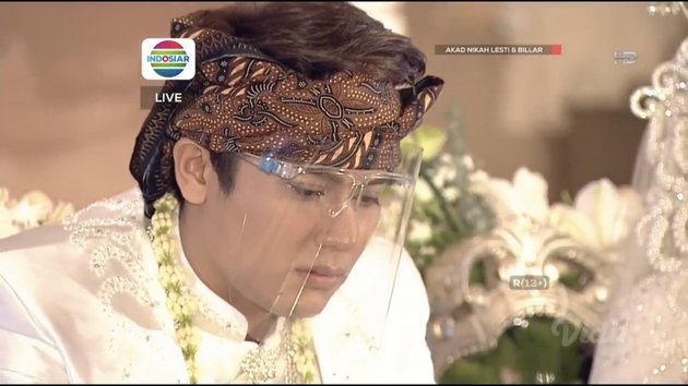 A Series of Photos of Rizky Billar's Touching Expressions at the Wedding Ceremony with Lesti, Overwhelming Happiness