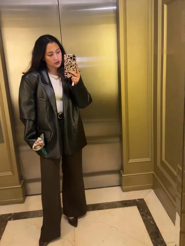 Deretan mirror selfie Sherina