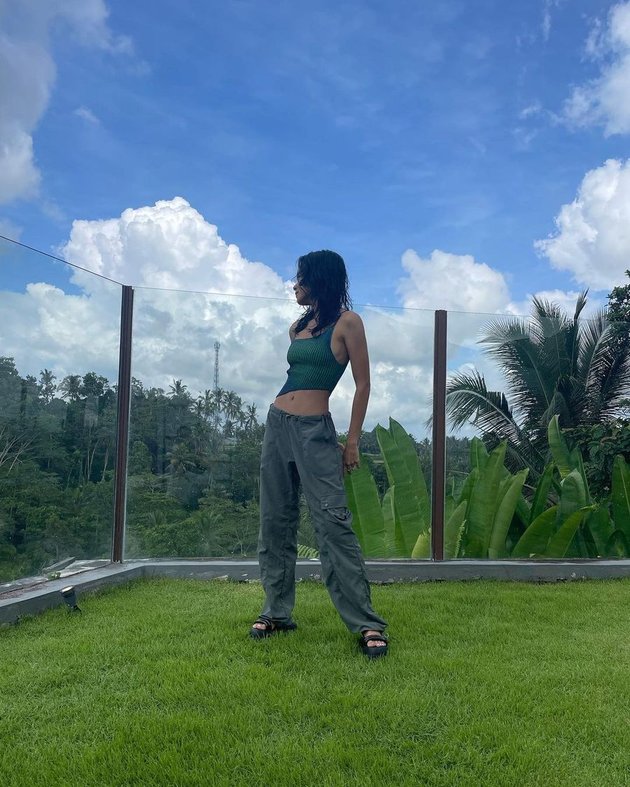 Latest Photos of Eva Celia in Bali, Showcasing Exotic Beauty and Flat Stomach