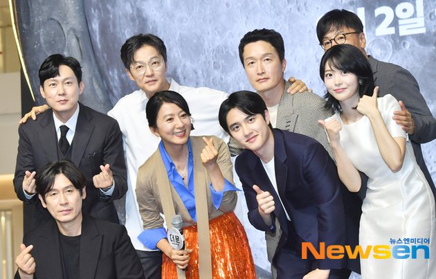 Lineup of Korean Celebrities Attend D.O. EXO's 'THE MOON' Film Premiere, Kim Woo Bin Called 'The Most Kyungsoo'