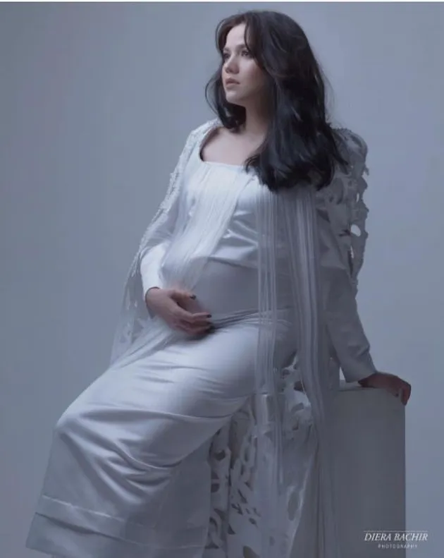 seleb melahirkan, seleb hamil, selebriti indonesia hamil