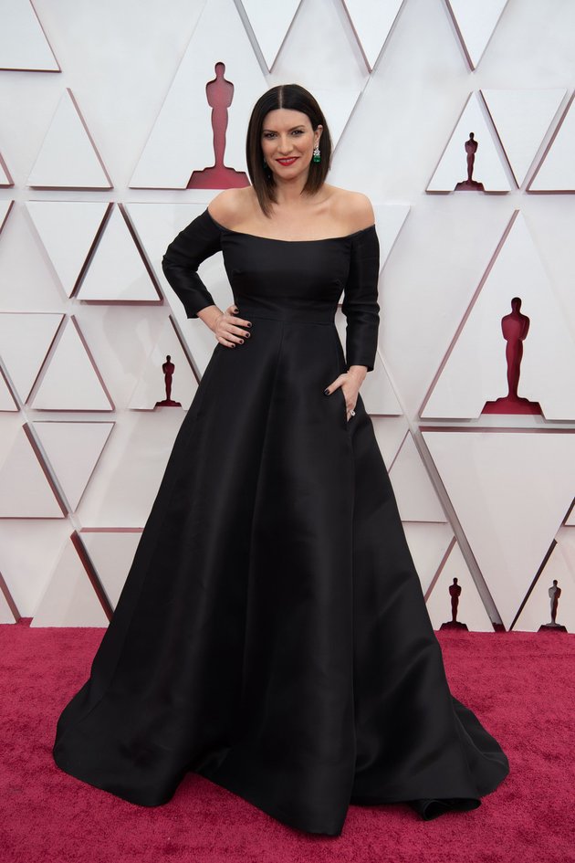 33 Photos of Hollywood Celebrities on the Oscar Red Carpet, Some Carrying 'Hearts' - and Beautiful Pregnant Women