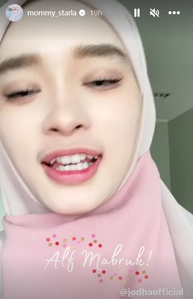 Beautiful Selfie Series of Inara Rusli After Removing Her Veil, Becomes a Skincare Brand Model and Criticized by Her Mother-in-Law