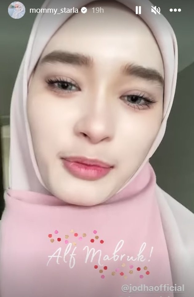 Beautiful Selfie Series of Inara Rusli After Removing Her Veil, Becomes a Skincare Brand Model and Criticized by Her Mother-in-Law