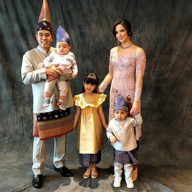 Kebaya Anggi Asmara