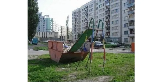 playground fail, berita unik, perosotan berbahaya, taman bermain yang berbahaya, foto unik, gambar u