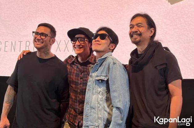 Penampilan Desta di Depan Awak Media
