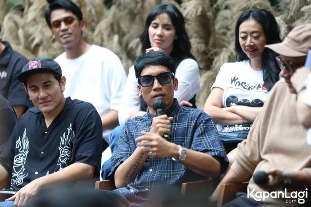 Desta di depan awak media