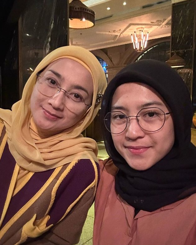 Desy Ratnasari is rumored to be a candidate for the Governor of West Java, take a look at 10 pictures of her together with her daughter - Beautiful Plek Ketiplek