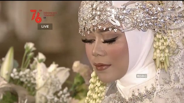 Beautiful Makeup Details of Lesti at the Wedding Ceremony with Rizky Billar, Using Fake Eyelashes and Sparkling Luxury Headpiece