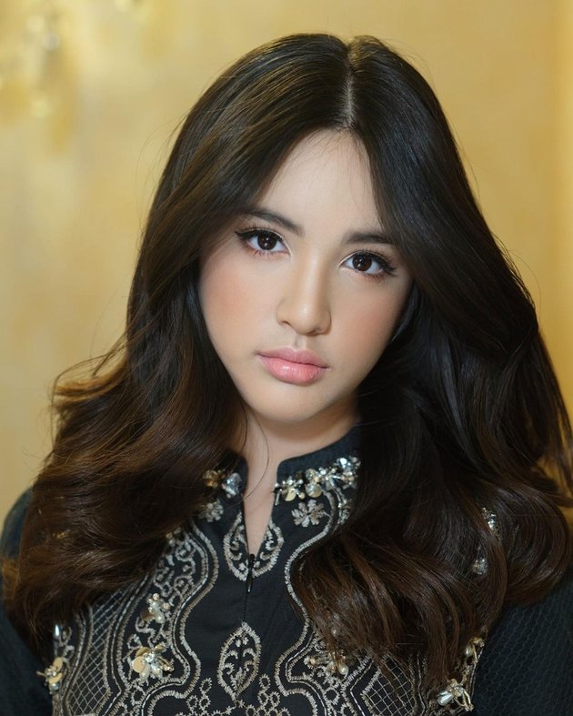 Mikhayla Bakrie's Makeup Detail, Her Beautiful Eyes Resemble Young Nia Ramadhani - Her Aura is Expensive and Classy