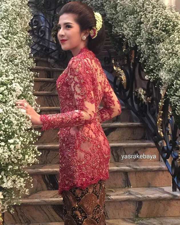 Foto pernikahan putri Gubernur Soekarwo - Kartika Prawita