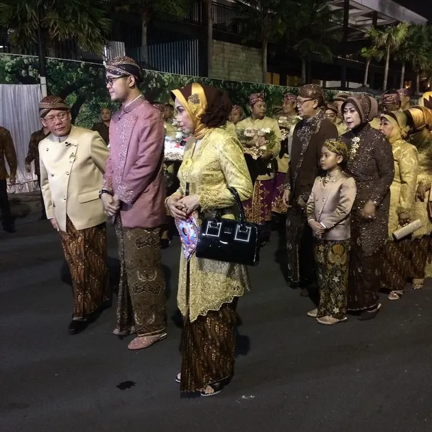 Foto pernikahan putri Gubernur Soekarwo - Kartika Prawita