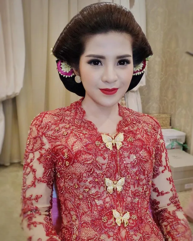 Foto pernikahan putri Gubernur Soekarwo - Kartika Prawita