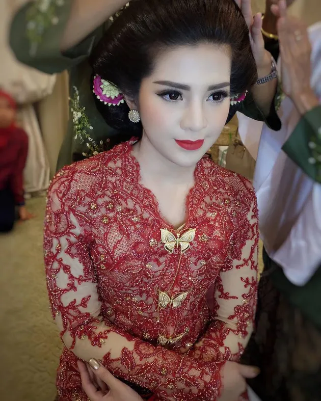 Foto pernikahan putri Gubernur Soekarwo - Kartika Prawita