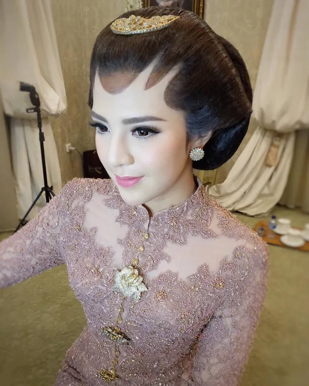 Foto pernikahan putri Gubernur Soekarwo - Kartika Prawita