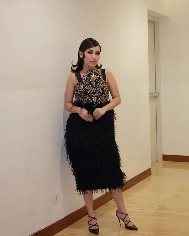 Ayu Ting Ting's Classic Appearance in a Black Dress at KDI 2022, Beautiful and Graceful like a Flapper Girl